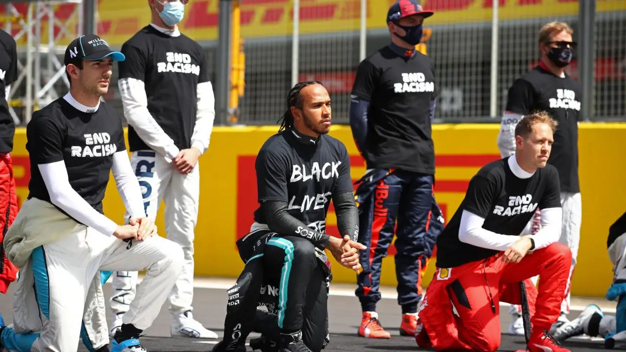 رانندگان F1 از جنبش Black Lives Matter قبل از گرندپری بریتانیا حمایت می کنند.